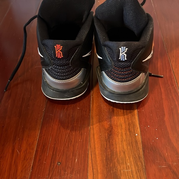 Sneakers - Picture 3 of 7